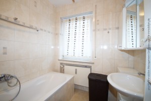 mehrfamilienhaus_badwoerishofen_badezimmer1