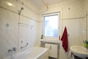 mehrfamilienhaus_badwoerishofen_badezimmer2