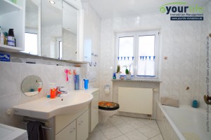 Eigentumswohnung_Buchloe_BadezimmerMitFenster1