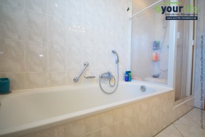 Eigentumswohnung_Buchloe_BadezimmerMitFenster2