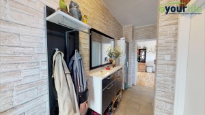 Kernsanierte-Doppelhaushalfte-Augsburg-FlurEG