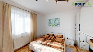 Kernsanierte-Doppelhaushalfte-Augsburg-Schlafzimmer2